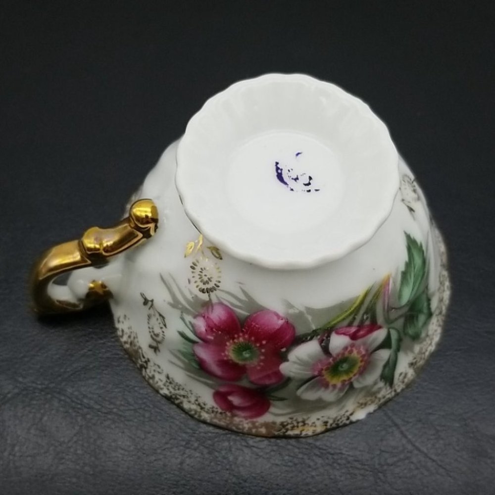Tea cup and saucer - Picture 6 of 8